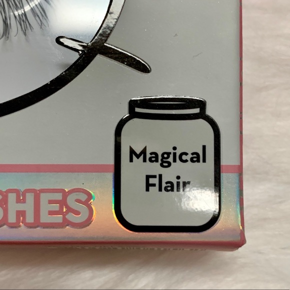 CREME HELLO KITTY LIMITED EDITION EYELASHES NIB - Picture 6 of 8